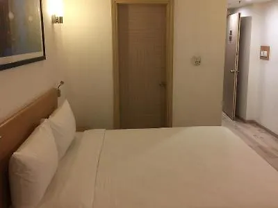 Red Fox By Lemon Tree Hotels, Sector 60, Gurugram Gurgáon